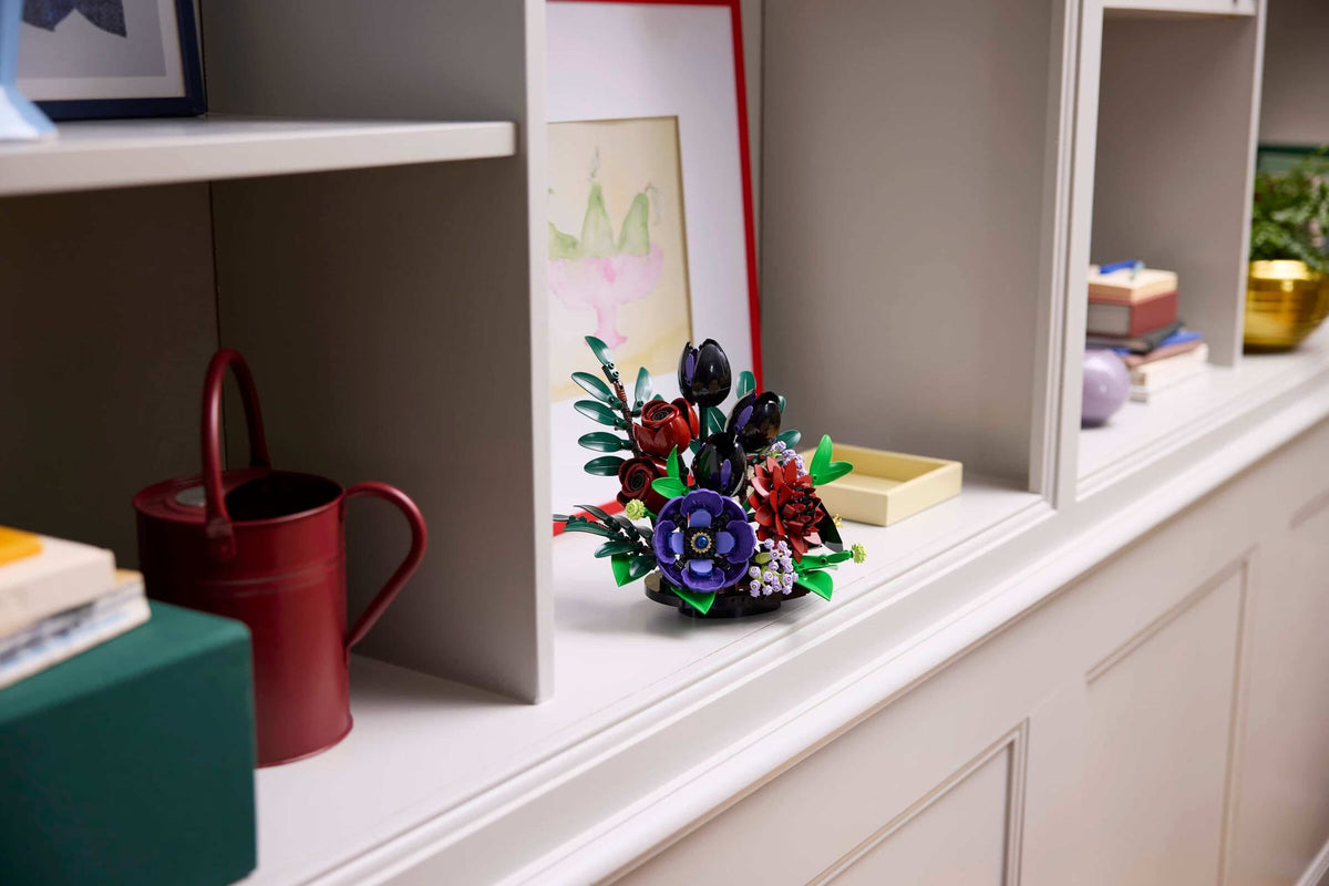 Dark Flower Arrangement (562+pcs)