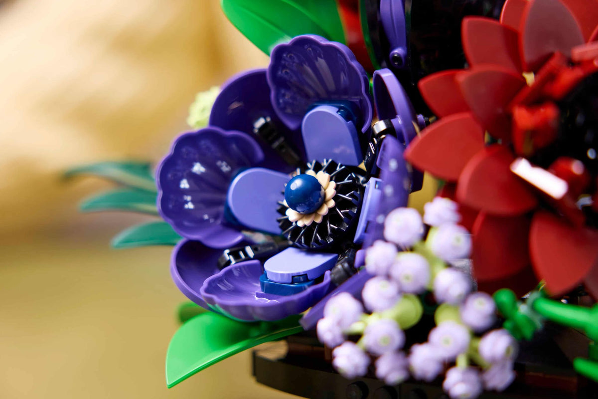 Dark Flower Arrangement (562+pcs)