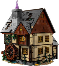 Hocus Pocus: The Sanderson Sisters' Cottage (2316+pcs)