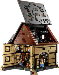 Hocus Pocus: The Sanderson Sisters' Cottage (2316+pcs)