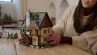 Hocus Pocus: The Sanderson Sisters' Cottage (2316+pcs)