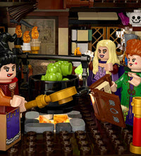 Hocus Pocus: The Sanderson Sisters' Cottage (2316+pcs)