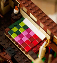 Hocus Pocus: The Sanderson Sisters' Cottage (2316+pcs)