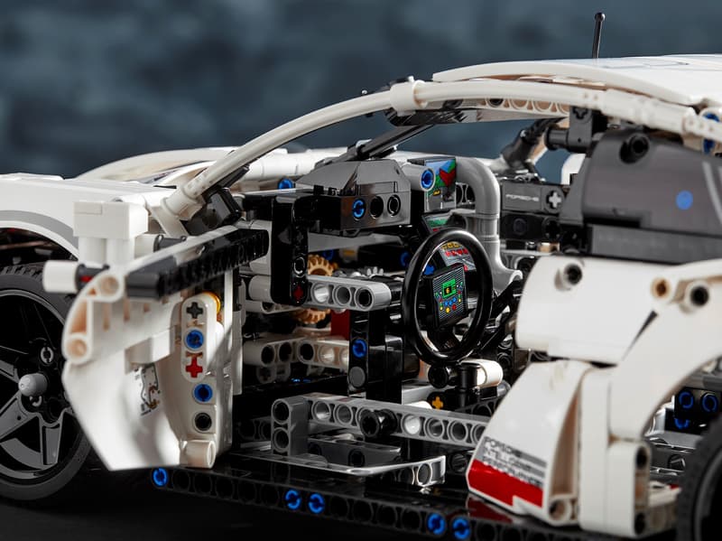 Porsche 911 RSR TECHNIC (1580+pcs)