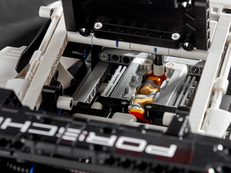 Porsche 911 RSR TECHNIC (1580+pcs)