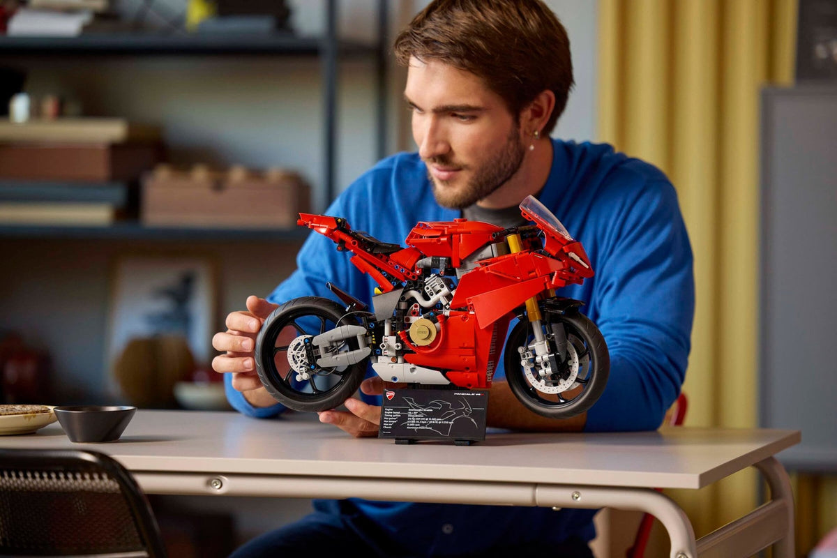 Ducati Panigale V4 S Motorcycle (1603+pcs)