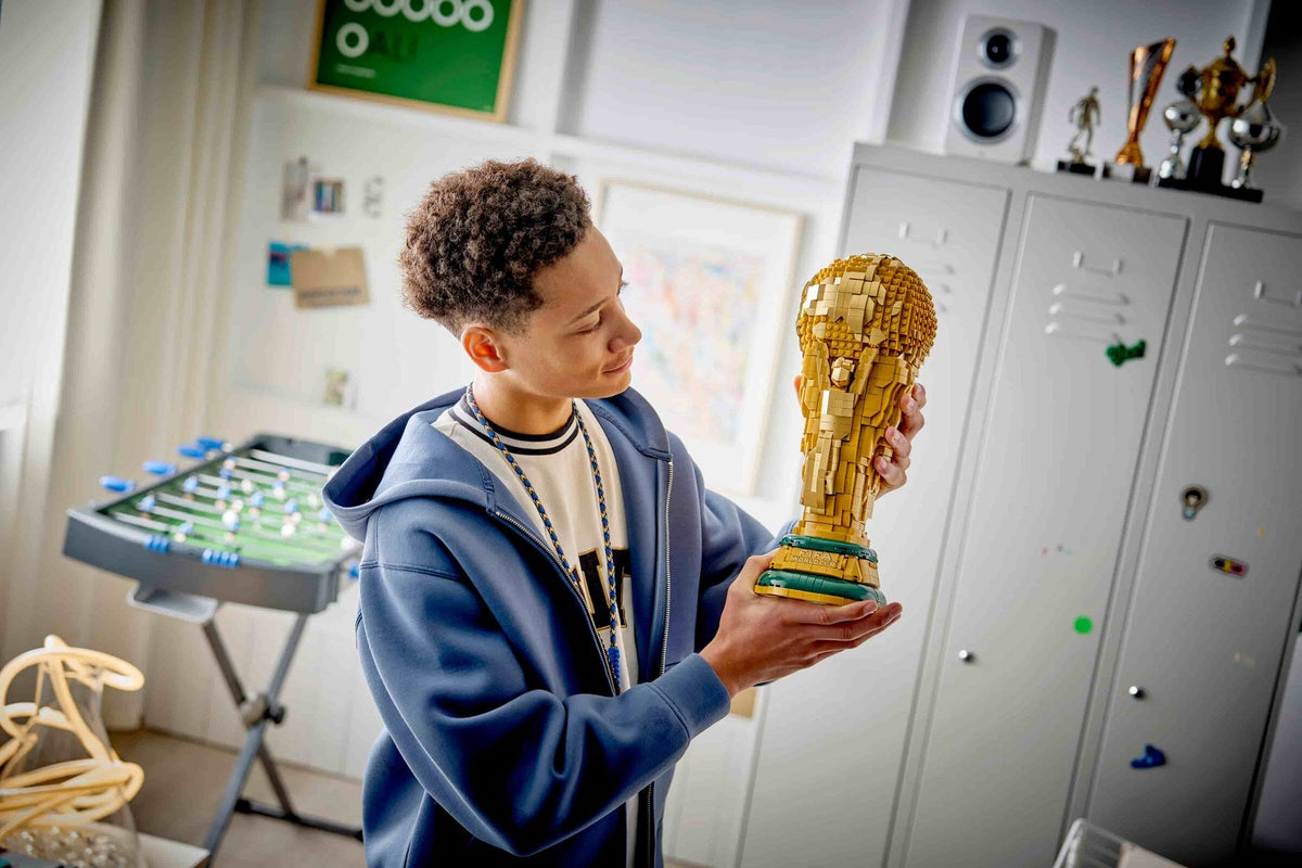 FIFA World Cup Official Trophy (2842+pcs)