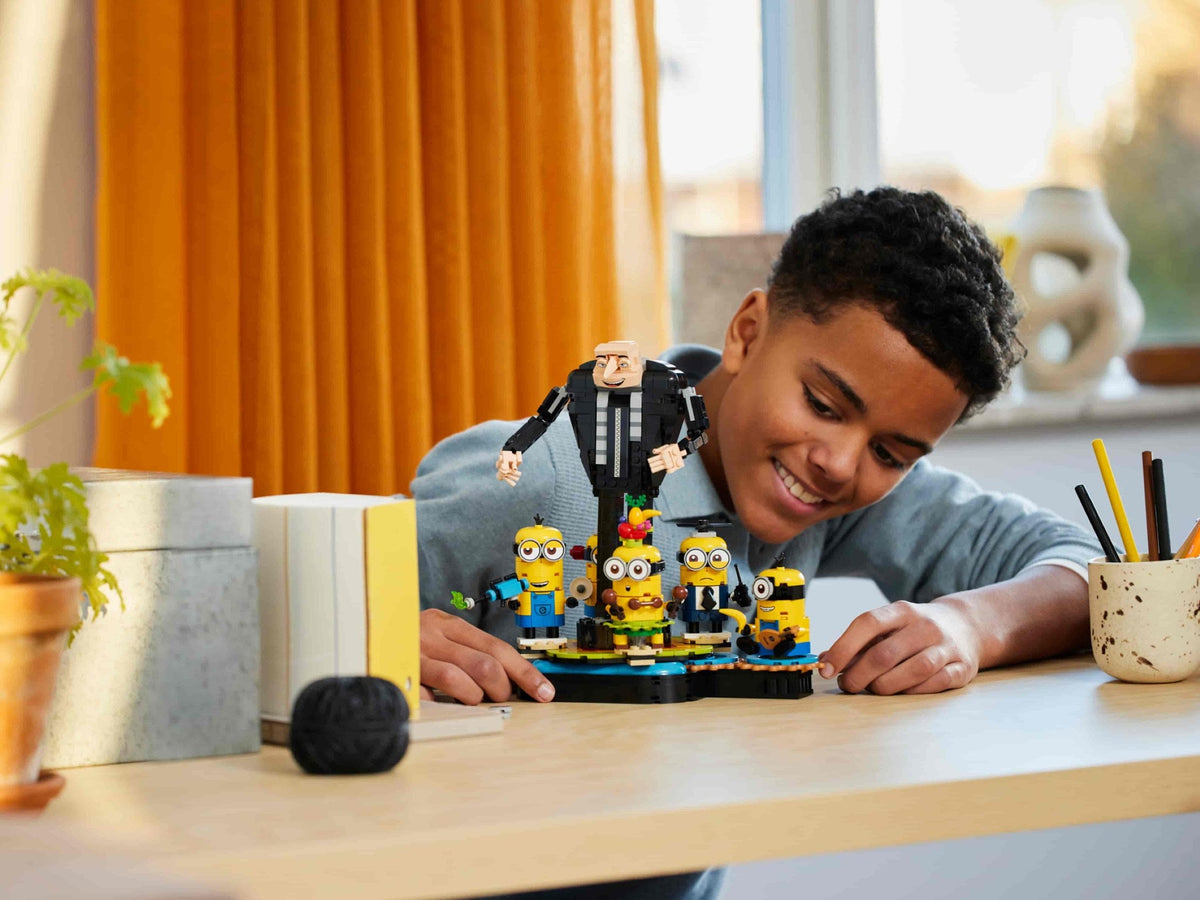 Brick-Built Gru and Minions (839+pcs)