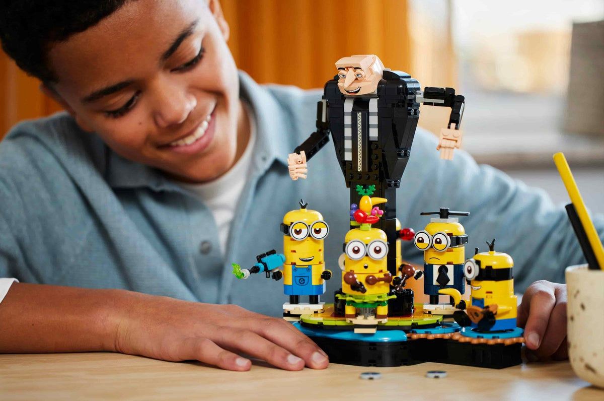Brick-Built Gru and Minions (839+pcs)