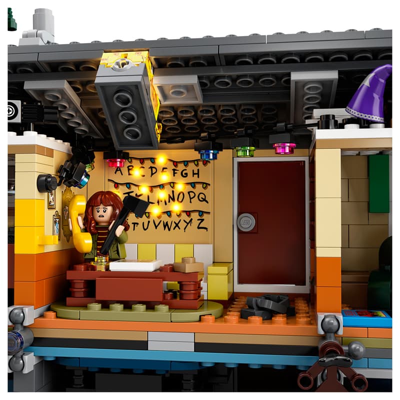 Stranger Things The Upside Down (2287+pcs)
